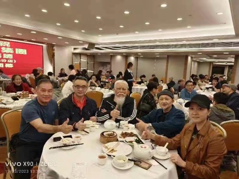 b084ee8bbc714fea2aab7859898b742